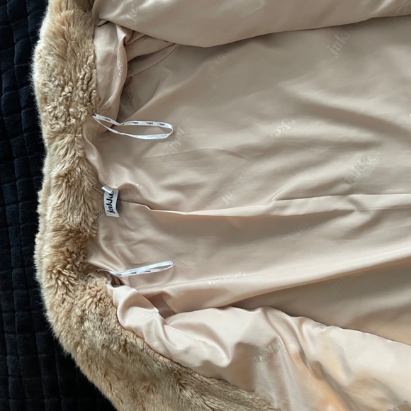 Faux fur oversized jacket by Jakke - Picture 5 of 9